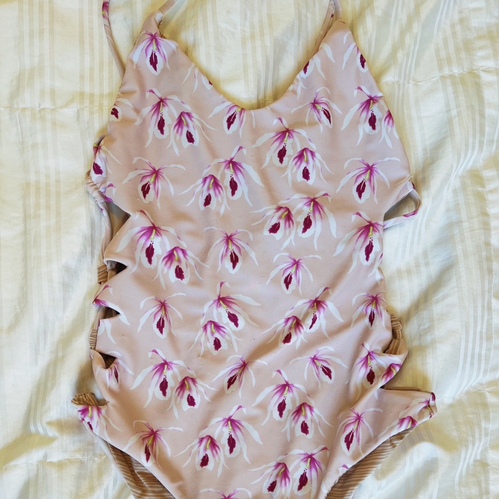 ACACIA ONE PIECE